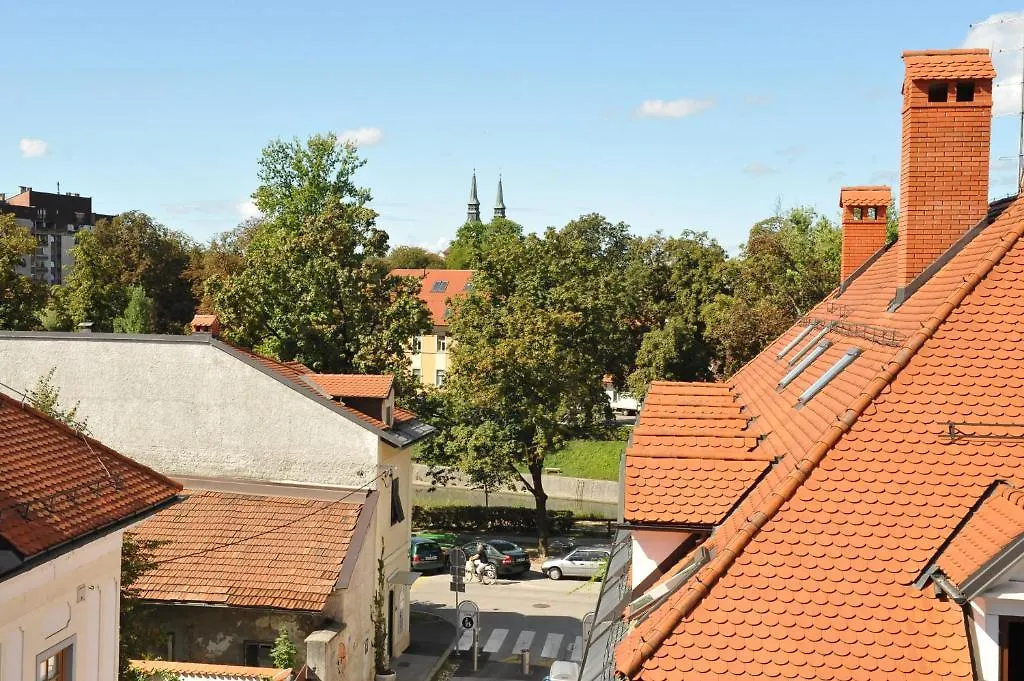 Spacious 2-Bedroom Apartment Zabjak With Ac Tour As Ljubljana